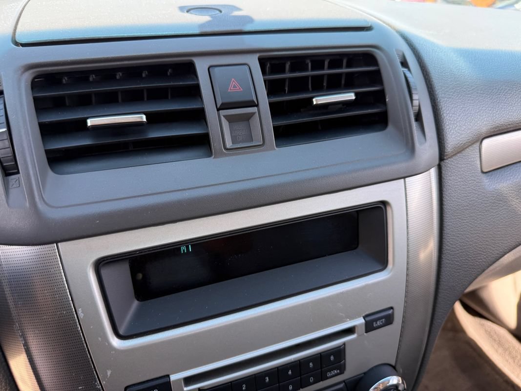 Used 2011 Ford Fusion Hybrid FWD image 32