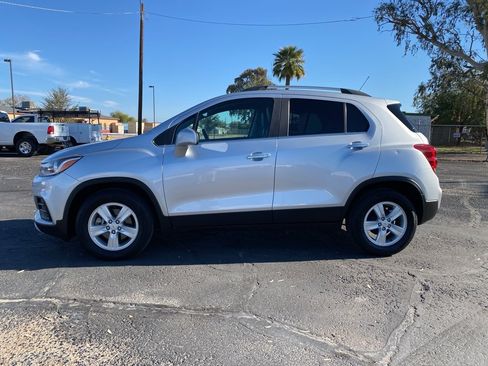 Used 2017 Chevrolet Trax LT w/ LT Convenience Package image 3