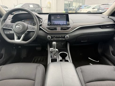 Used 2024 Nissan Altima 2.5 SV FWD image 23