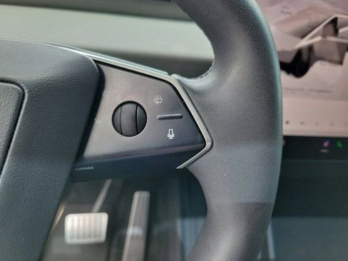 Used 2024 Tesla Cybertruck AWD Crew Cab image 18