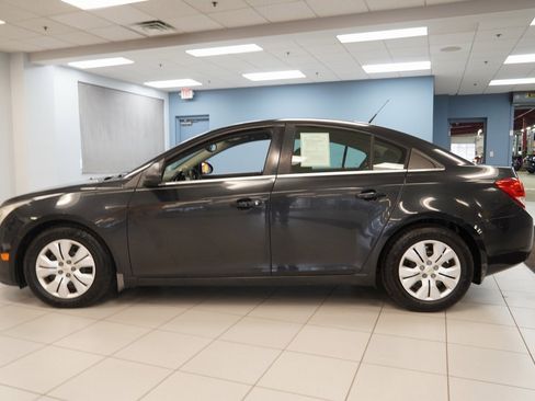 Used 2012 Chevrolet Cruze LS image 2