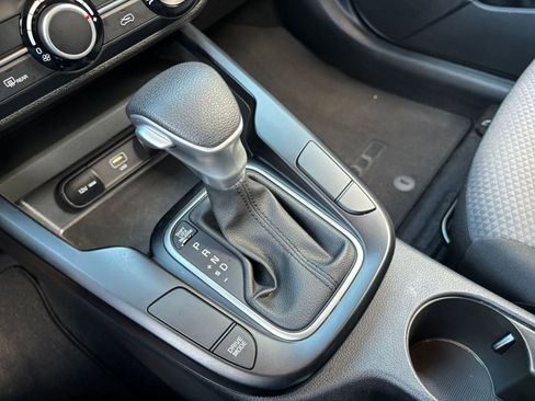 Used 2025 Kia Soul LX w/ LX Technology Package FWD image 36