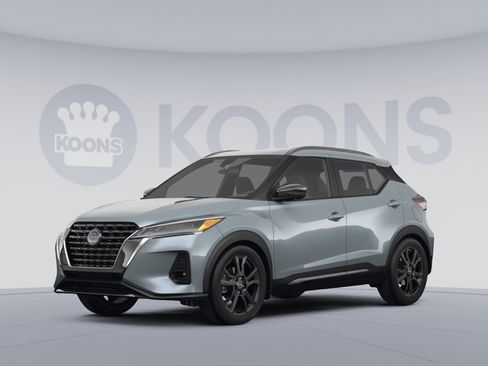 Used 2024 Nissan Kicks SR w/ SR Premium Package FWD image 1