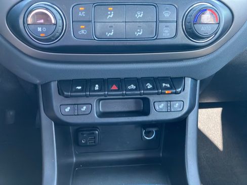 Used 2019 Chevrolet Colorado Z71 AWD/4WD image 22