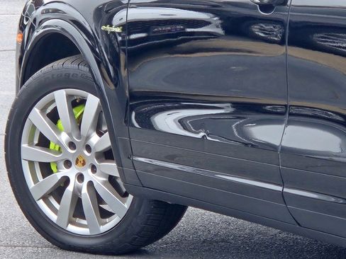 Used 2017 Porsche Cayenne S Platinum image 17