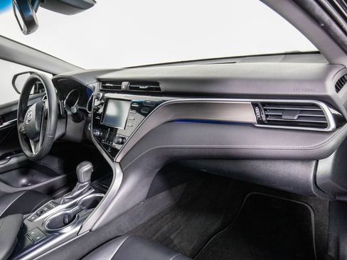 Used 2018 Toyota Camry XSE FWD image 17