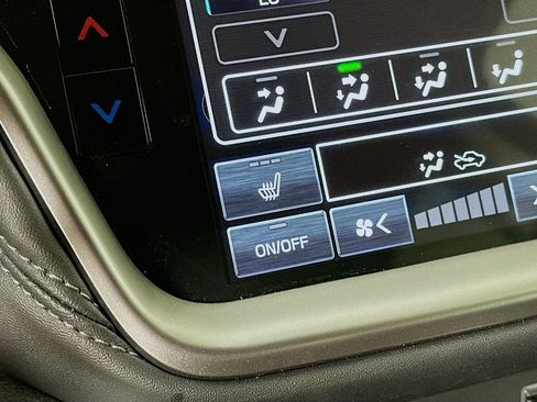 Used 2025 Subaru Outback Premium w/ Popular Package #1A image 25