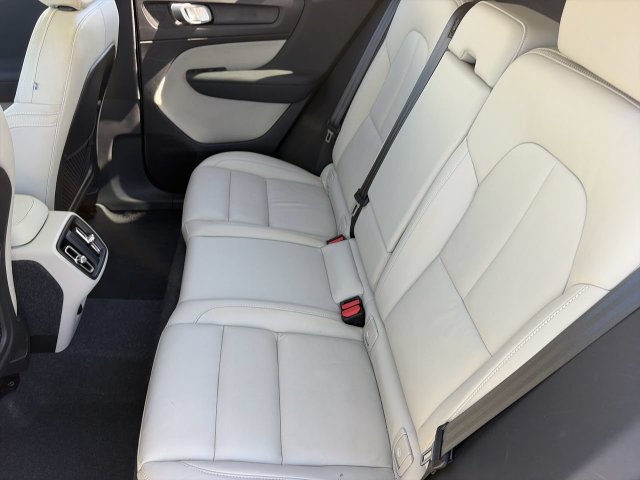 Used 2024 Volvo XC40 B5 Plus w/ Protection Package Premier AWD/4WD image 16