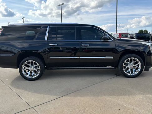 Used 2019 Cadillac Escalade ESV Premium Luxury AWD/4WD image 17