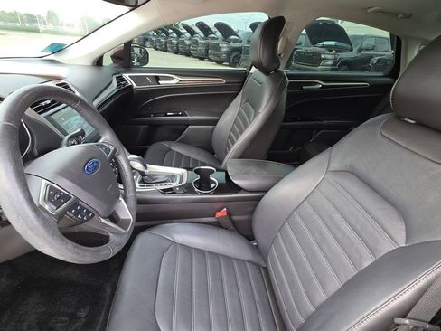 Used 2016 Ford Fusion SE w/ Equipment Group 202A FWD image 11