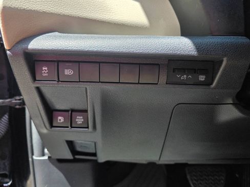 Used 2021 Toyota Sienna XLE FWD image 16