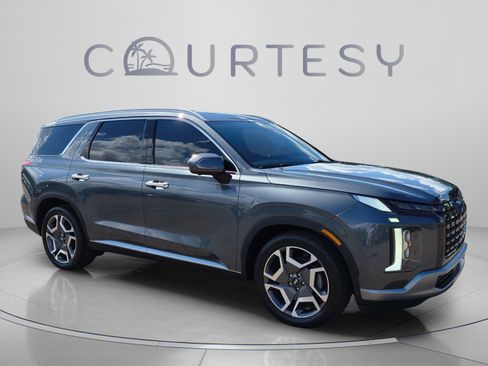 Used 2024 Hyundai Palisade SEL w/ Premium Package FWD image 7