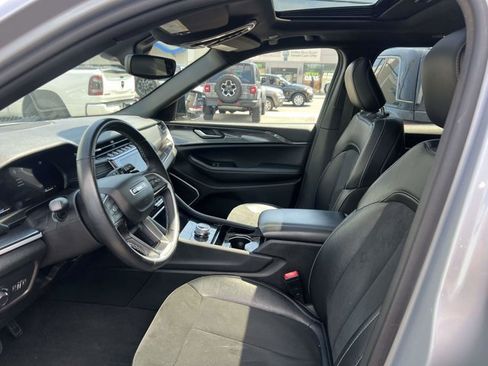 Used 2022 Jeep Grand Cherokee Altitude AWD/4WD image 15