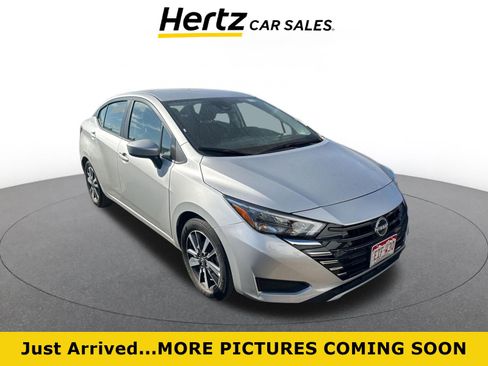 Used 2025 Nissan Versa SV image 1