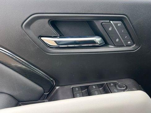 New 2026 GMC Canyon AT4X w/ AT4X AEV Edition AWD/4WD image 8