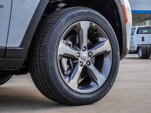 New 2026 Jeep Grand Cherokee L Limited image 9