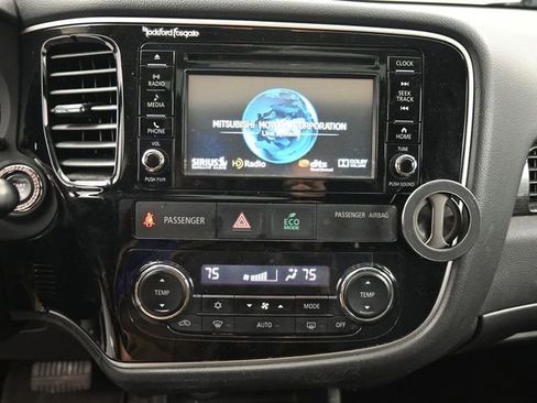 Used 2016 Mitsubishi Outlander SEL image 19