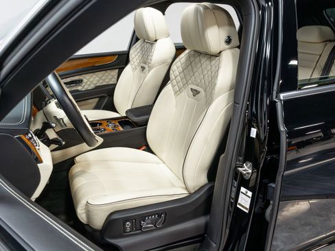 Used 2021 Bentley Bentayga w/ First Edition Specification AWD/4WD image 6