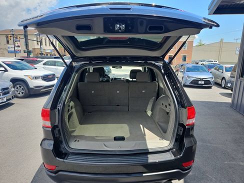Used 2013 Jeep Grand Cherokee Laredo AWD/4WD image 17