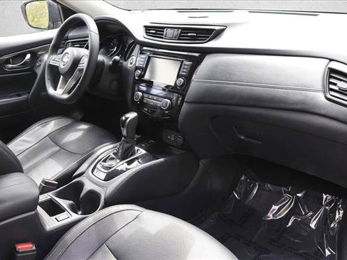 Used 2019 Nissan Rogue SL w/ Premium Package AWD/4WD image 28
