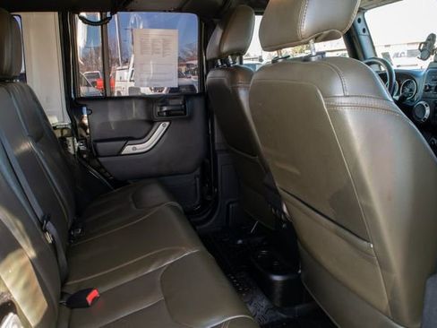 Used 2017 Jeep Wrangler Unlimited Sahara w/ Connectivity Group image 19