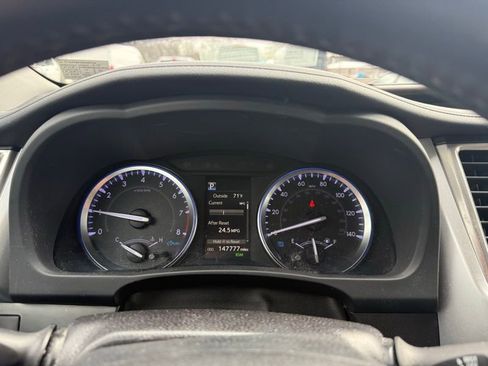 Used 2019 Toyota Highlander XLE image 12