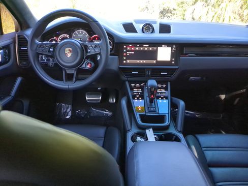 Used 2023 Porsche Cayenne Turbo GT image 15