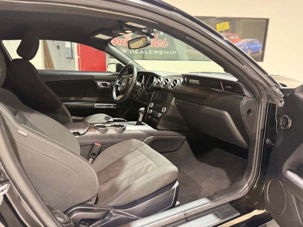Used 2019 Ford Mustang Coupe RWD image 11