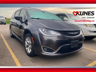 Used 2020 Chrysler Pacifica Touring-L FWD video 1