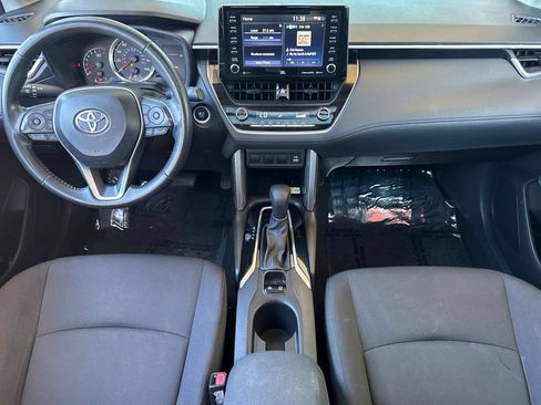 Certified 2022 Toyota Corolla Cross LE w/ Moonroof Package AWD/4WD image 17