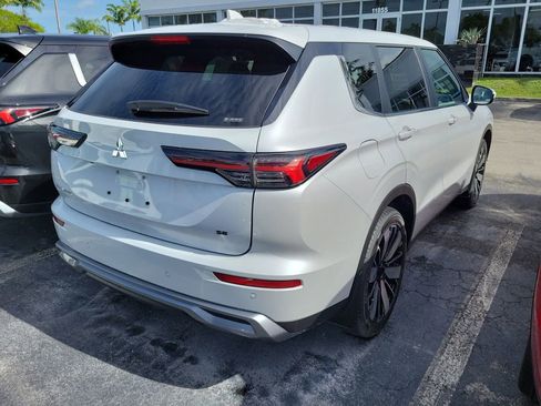 New 2025 Mitsubishi Outlander SE image 4