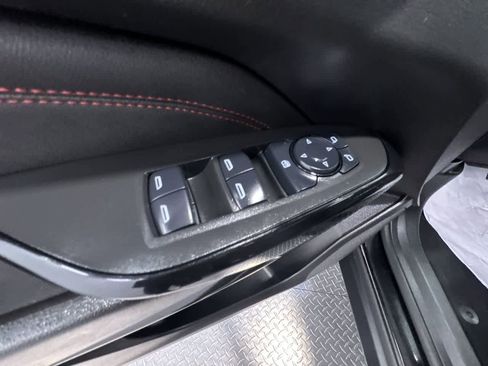 Used 2025 Chevrolet Trax RS w/ Sunroof Package image 12