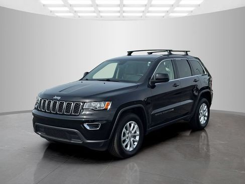 Certified 2022 Jeep Grand Cherokee Laredo E w/ Security & Convenience Group AWD/4WD image 3