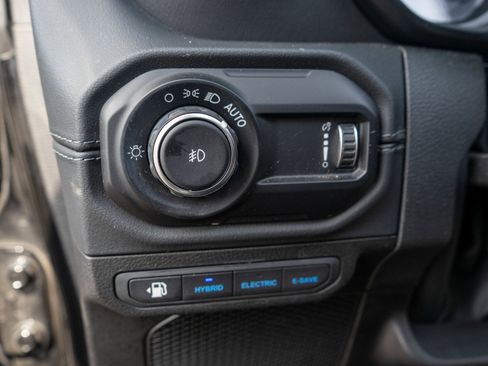 Used 2024 Jeep Wrangler High Altitude AWD/4WD image 16