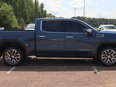 Used 2024 GMC Sierra 1500 Denali w/ Denali Reserve Package AWD/4WD image 4