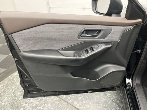 Used 2023 Nissan Rogue S AWD/4WD image 6