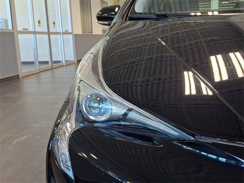 Used 2017 Toyota Prius Two w/ Carpet Mat Package image 11