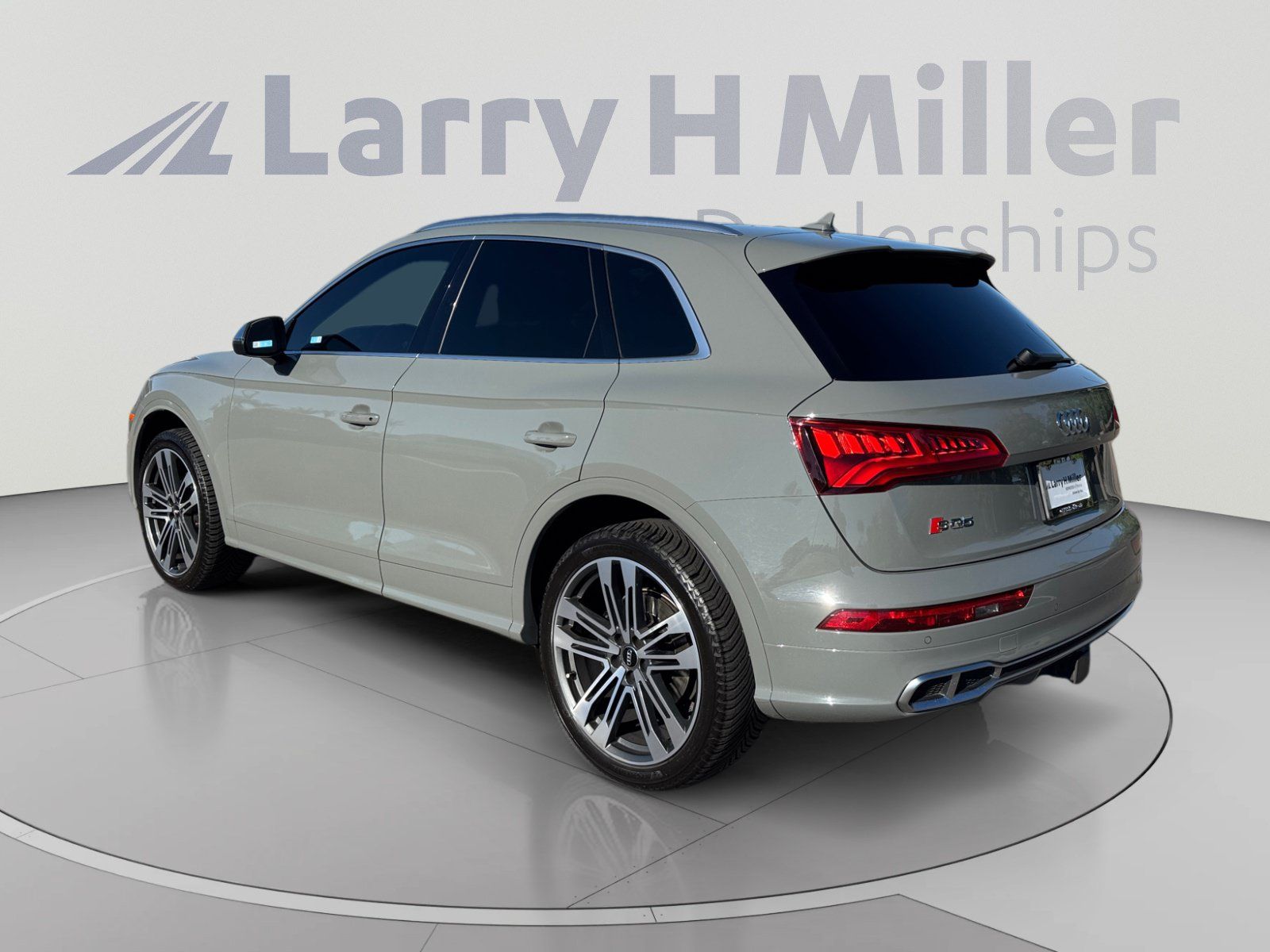 Used 2019 Audi SQ5 Premium Plus w/ Premium Plus Package AWD/4WD image 3