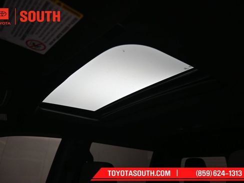 Used 2022 GMC Sierra 2500 AT4 w/ AT4 Premium Plus Package AWD/4WD image 27