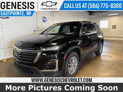 Used 2022 Chevrolet Traverse LT FWD image 1