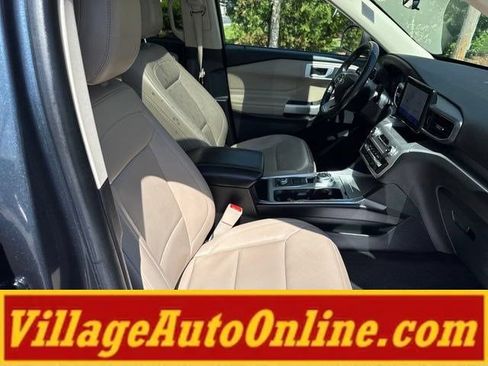 Used 2022 Ford Explorer XLT w/ Equipment Group 202A AWD/4WD image 44