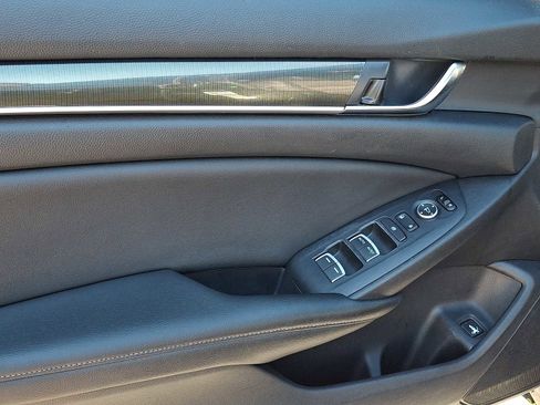 Used 2019 Honda Accord Sport image 10