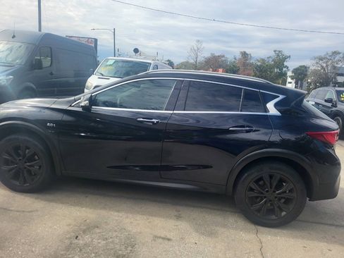 Used 2017 INFINITI QX30 AWD image 36