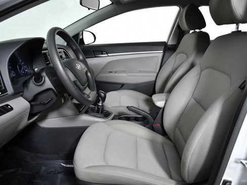 Used 2017 Hyundai Elantra SE image 17