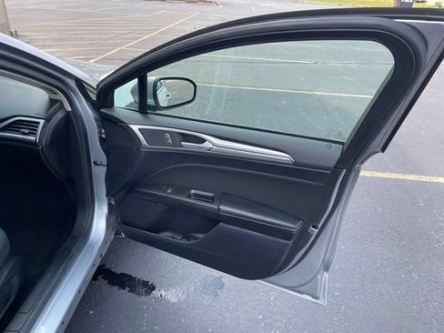 Used 2020 Ford Fusion SE FWD image 48