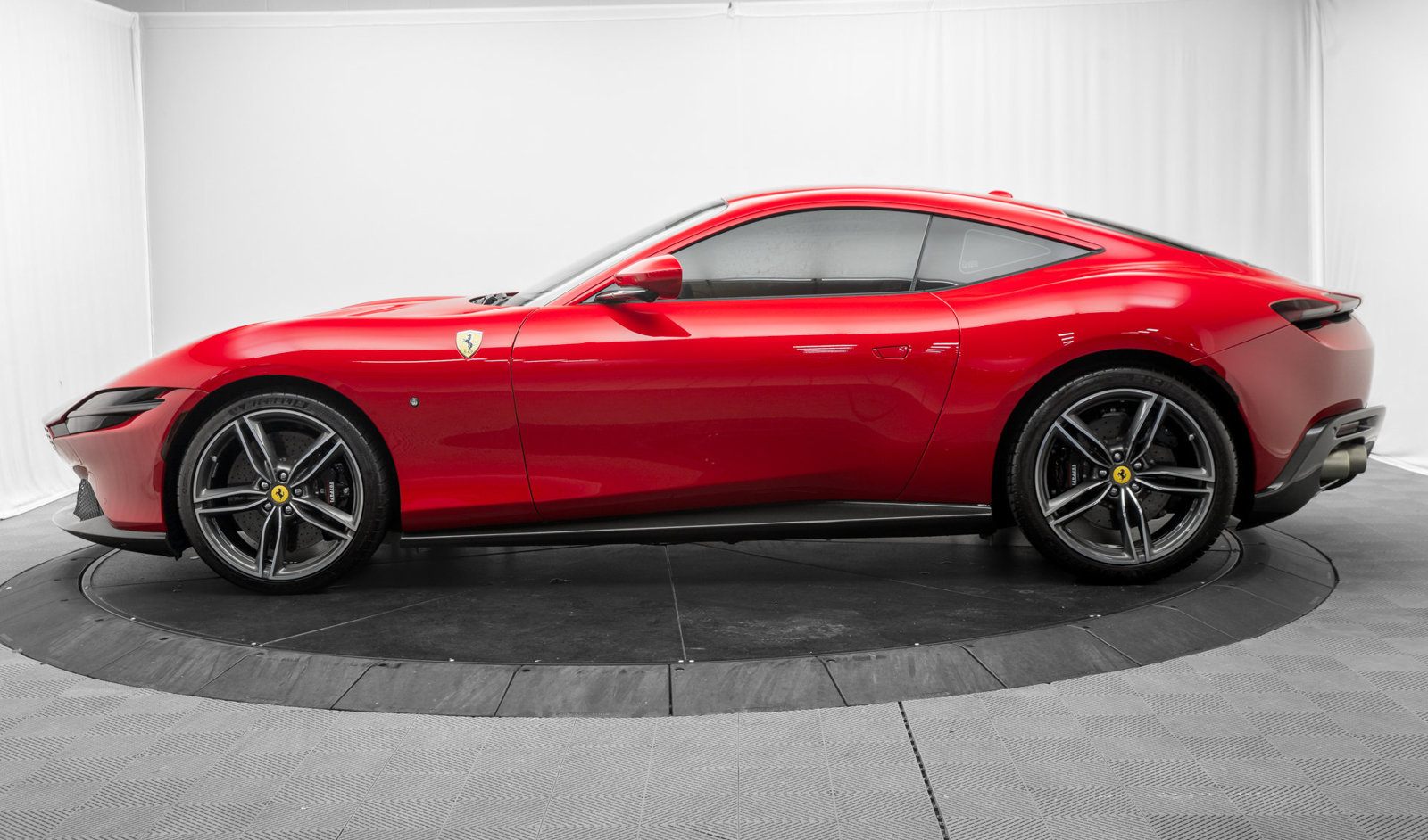 Used 2022 Ferrari Roma RWD image 4