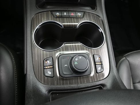 Used 2021 GMC Acadia SLT image 26