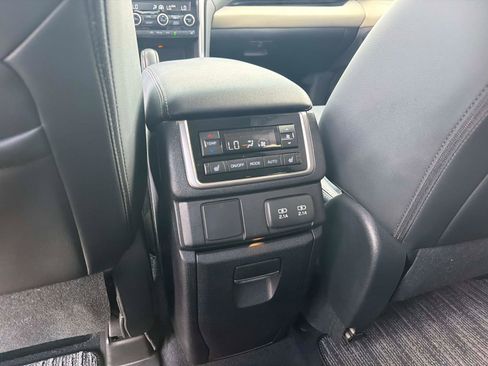 Used 2021 Subaru Ascent Limited w/ Technology Package AWD/4WD image 17