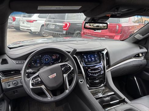 Used 2018 Cadillac Escalade ESV Platinum AWD/4WD image 3