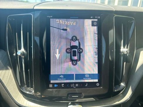 Used 2025 Volvo XC60 B5 Plus AWD/4WD image 27